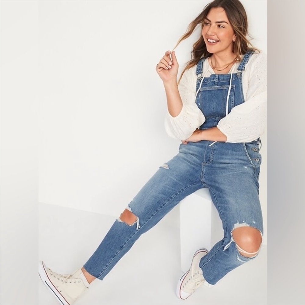 NWT! Old Navy O.G. Workwear Ripped Jean Overalls for Women - Size 2 🔥